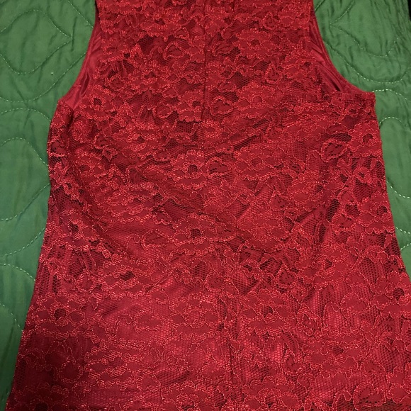 Medium Red lace sleeveless top - Picture 3 of 4